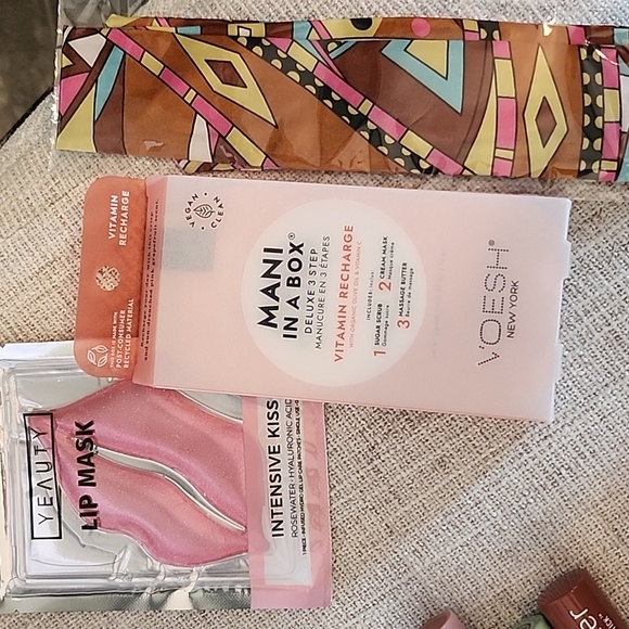 Colorful Beauty and Skincare Set - Picture 4 of 4